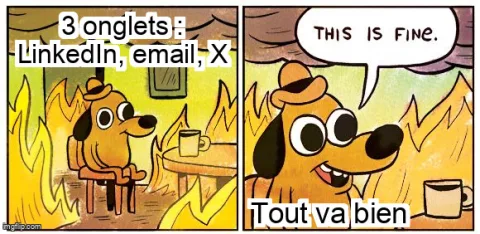 Mème « Tout va bien » : un chien dans une pièce en feu gère LinkedIn, l'email et X dans trois onglets séparés.